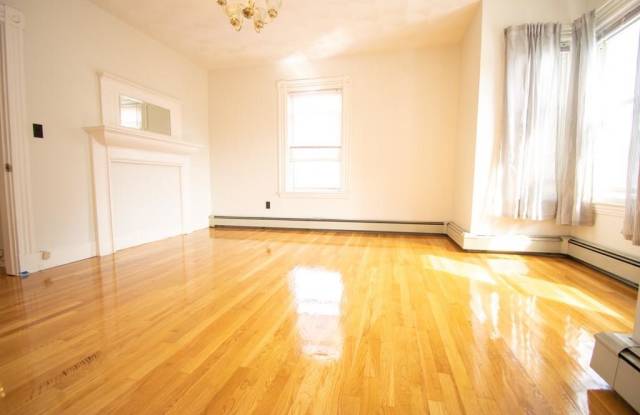 337 Washington Street Unit 2 Gallery 4
