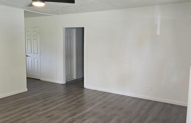 4 Bed/ 1 Bath plus bonus space Gallery 4
