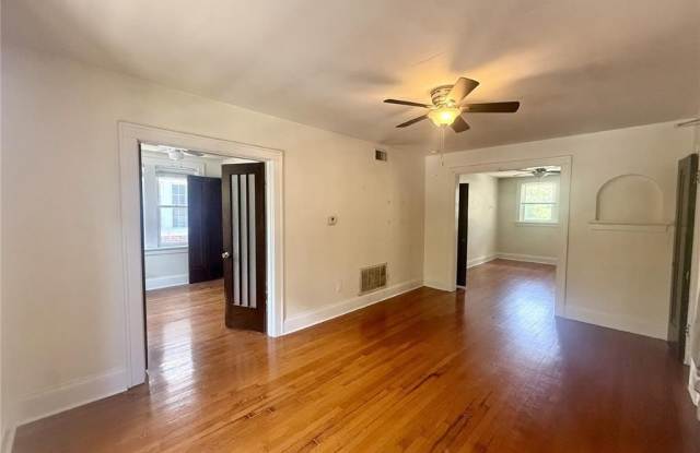 7369 Delmar Boulevard Gallery 4