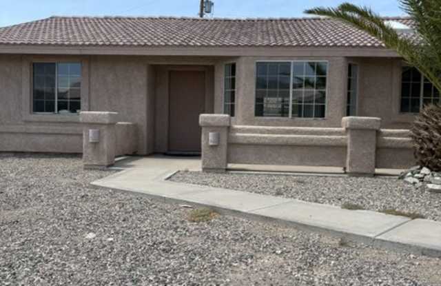 2712 Huntington Dr Gallery 1