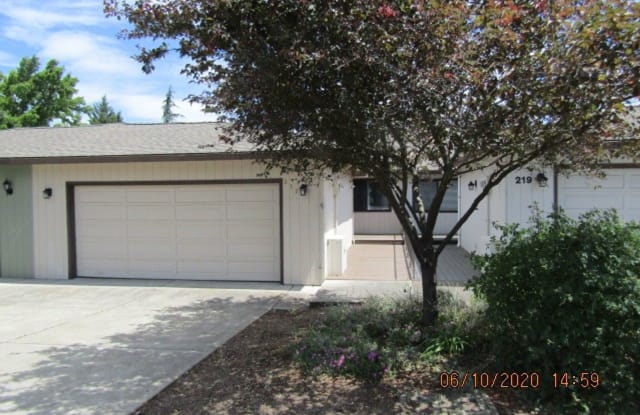 217 Mt Echo - 217 Mount Echo Street, Medford, OR 97504