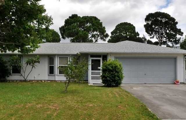2737 SE Helms Avenue photos photos