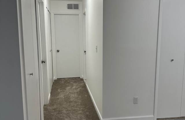 7590 Manor Circle Gallery 4