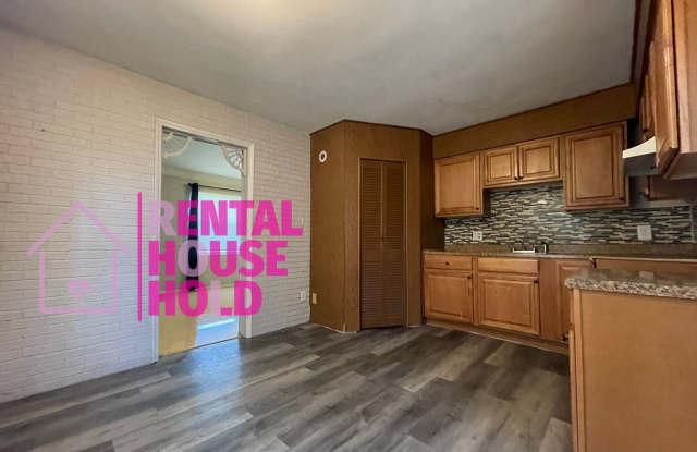 Stunning 3-Bedroom 1-Bath Bunglaow Located in Eastpointe photos photos