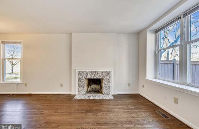 542 COLECROFT COURT Gallery 3