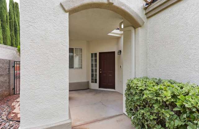 Beautiful 2 Bedroom Townhome In the Desirable Gated Terraces Of Seven Hills Gallery 1