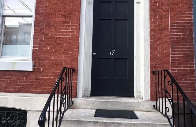 17 E WALNUT Street unit: 3 photos photos