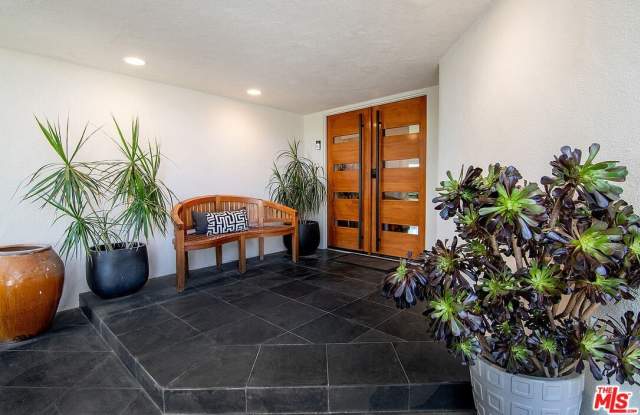 8405 Edwin Dr Gallery 4
