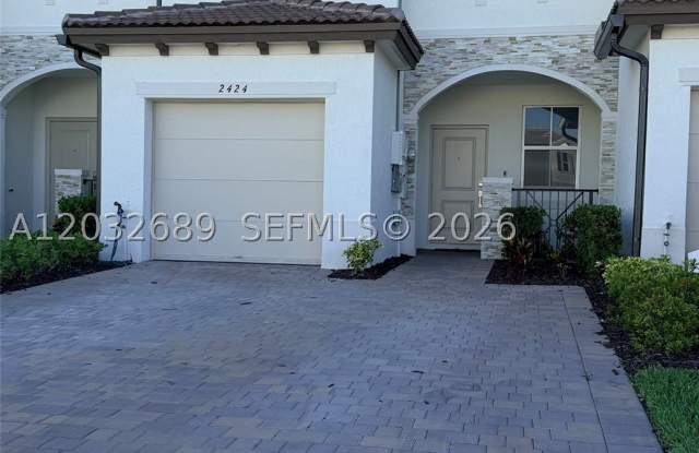 2424 SE 29th St photos photos