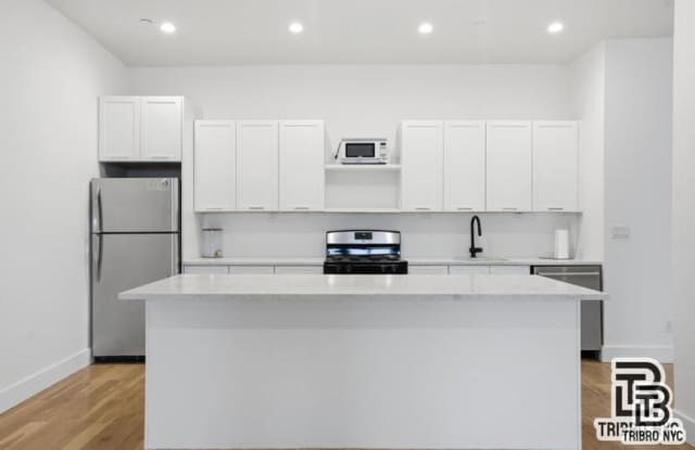 496 Broadway Gallery 2