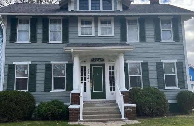 Beautiful Three-Bedroom House in the Old West End Area - 2852 Parkwood Avenue, Toledo, OH 43610