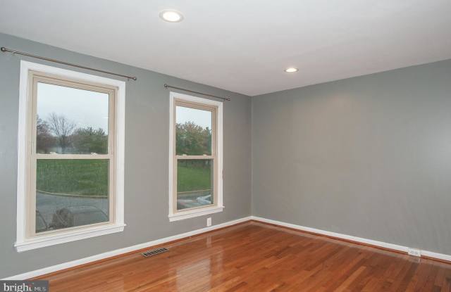 7307 CRESTLEIGH CIR Gallery 2