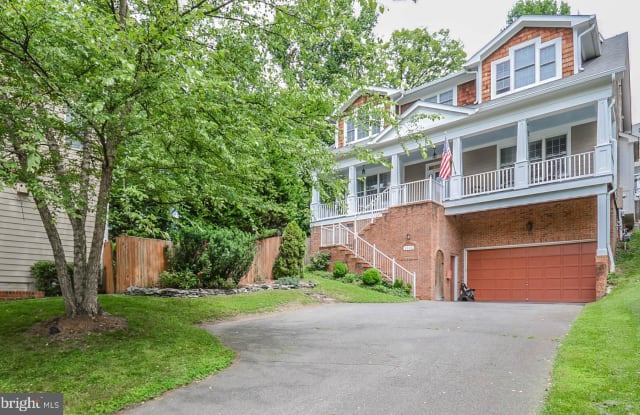 887 N KENSINGTON STREET - 887 North Kensington Street, Arlington, VA 22205