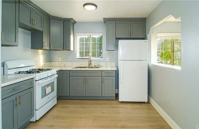 9110 Avalon Boulevard 1/2 Gallery 4