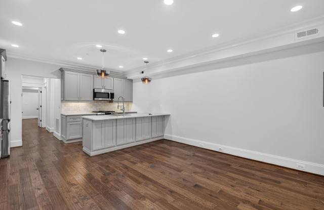 Bright Adams Morgan Condo with Den, Two Full Baths & In-Unit Laundry photos photos