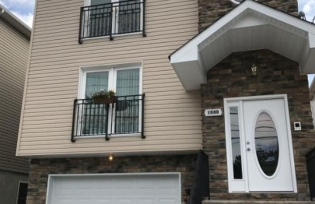 1080-1082 E Grand St - 1080 East Grand Street, Elizabeth, NJ 07201