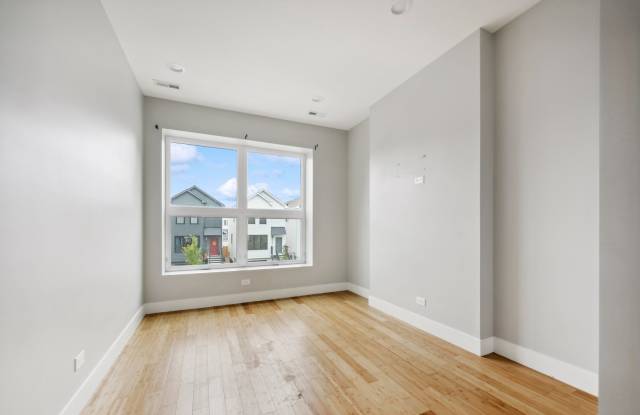 2526 W Lexington Avenue Gallery 4