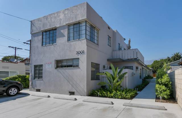 Van Halen Fans Welcome at this Art Deco Studio that's also Loaded with Historic Charm and VH history Gallery 2