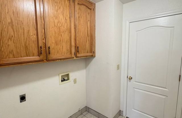 Available now NE Visalia home for rent in a desirable neighborhood! Gallery 3