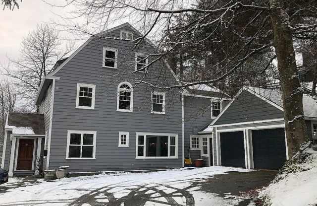 Beautiful Historical Home Fully Furnished In Downtown Juneau! photos photos