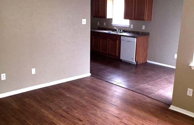845 Stanford Dr Gallery 2