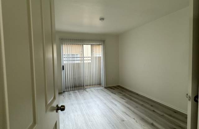 13012 Riverside Drive photos photos