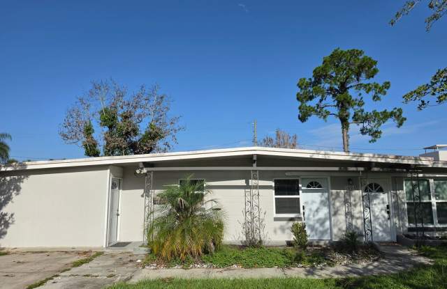 FOR RENT!!! NEWLY RENOVATED 2-BEDROOM TRIPLEX – UTILITIES INCLUDED – PRIME KISSIMMEE LOCATION! photos photos