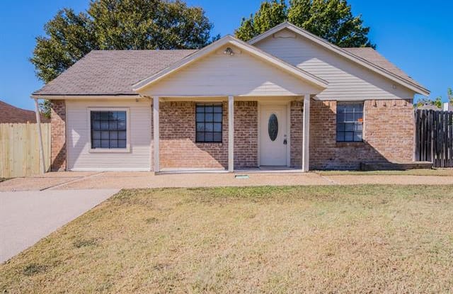 109 Prospector Court - 109 Prospector Court, Fort Worth, TX 76108