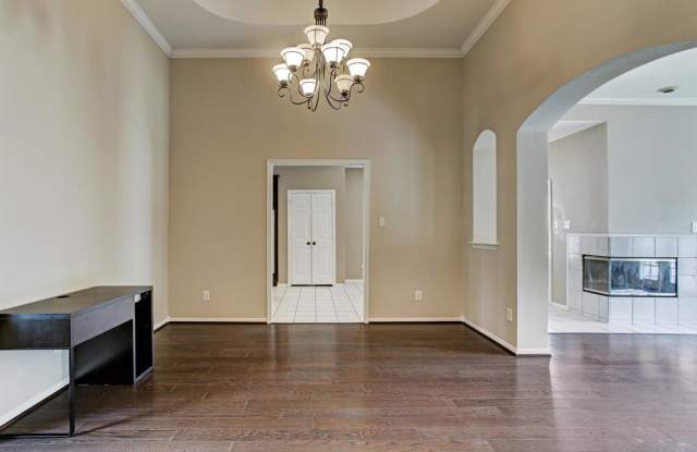 5407 Oak Cove Drive Gallery 3
