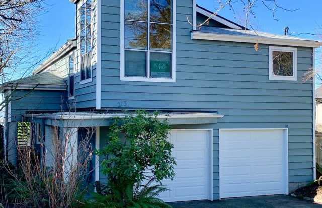 213 5th Ave W - 213 5th Avenue West, Kirkland, WA 98033