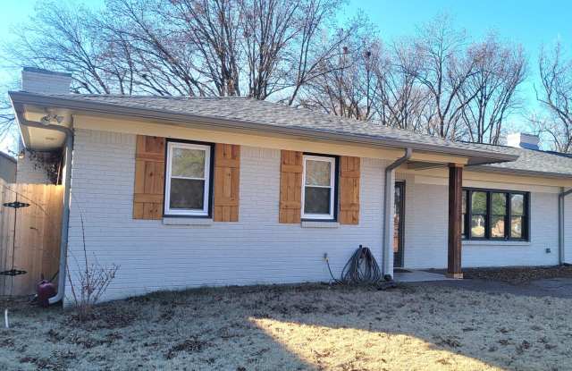 Cute bungalow in the heart of everything! Updated! photos photos