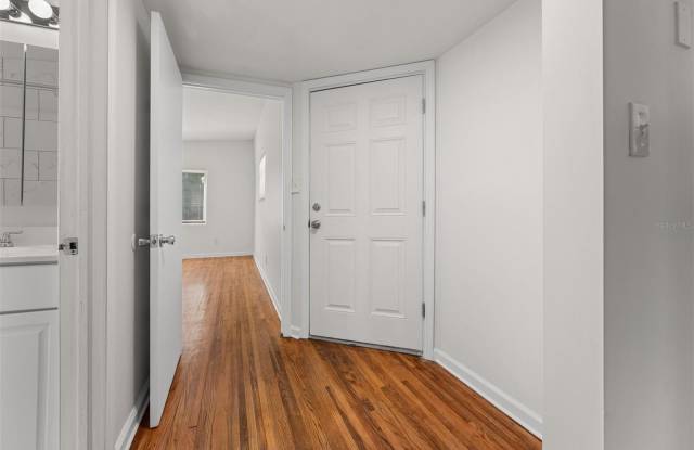 225 S SUMMERLIN Avenue Gallery 4