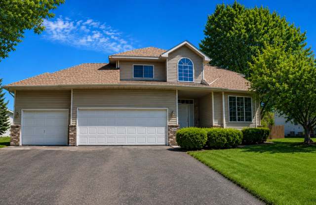 Spacious 4-Bed 4-Bath Home in Buffalo - Available 7/1! photos photos