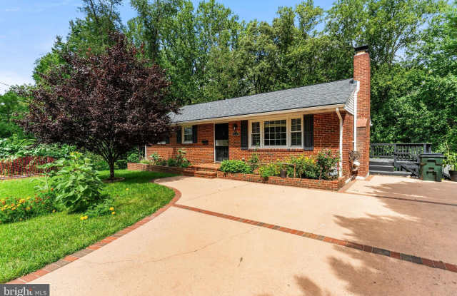 6808 DARBY Lane Gallery 2