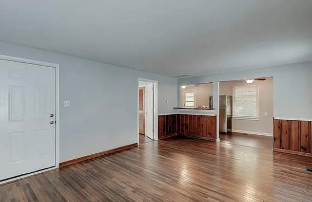 4449 Kingsley Dr Gallery 3