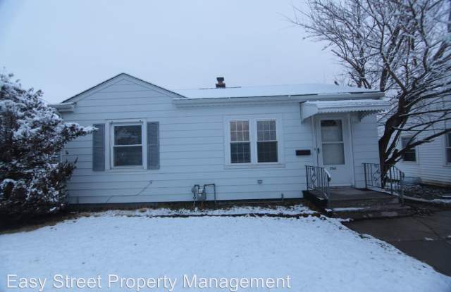 2501 32nd Ave - 2501 32nd Avenue, Rock Island, IL 61201