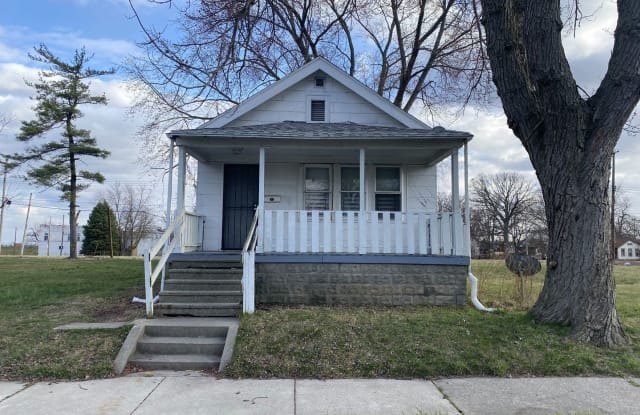 1031 Harding Dr - 1031 Harding Drive, Toledo, OH 43609