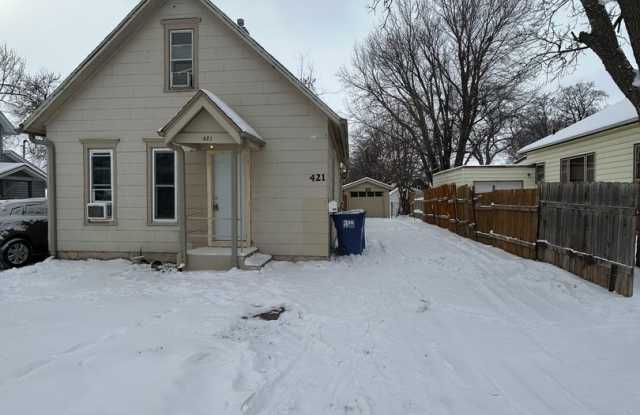 421 S Prairie photos photos