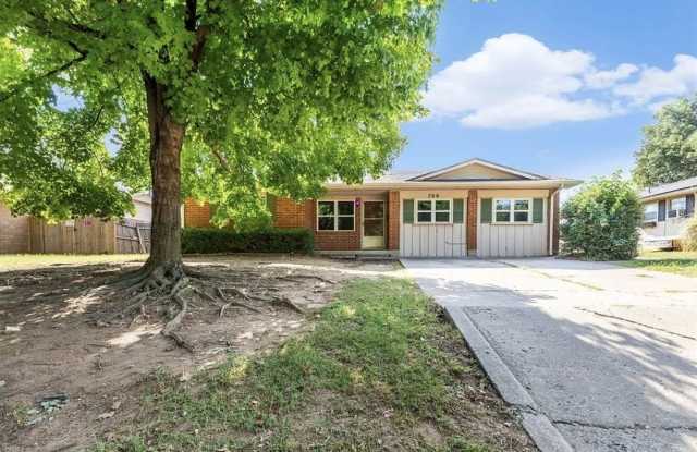 700 Claremont Dr photos photos