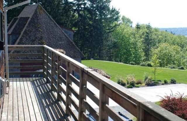 1 bedroom 1 bath Apartment Camano MIL water views! Gallery 4