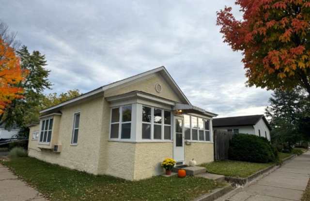 Must-See Rental! 2 bed, 1 bath La Crosse HOME! photos photos Must-See Rental! 2 bed, 1 bath La Crosse HOME! photos photos