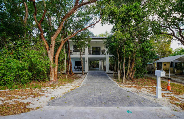 793 Oceana Avenue photos photos