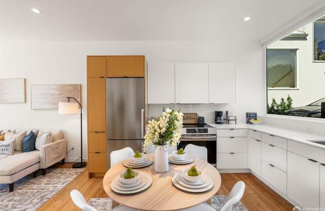 Modern Detached 3 Bedroom Townhouse in the Heart of Seattle Gallery 4