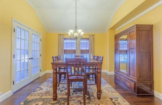 2135 Highland Drive Gallery 2