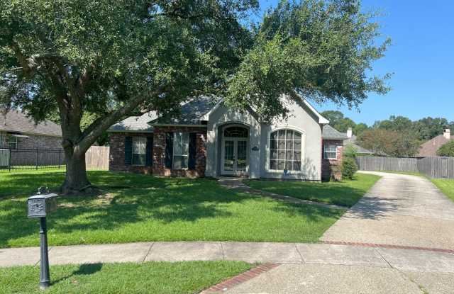Beautiful Vignes Lake property on cul de sac photos photos