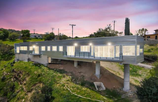 990 Alta Vista Road Gallery 1