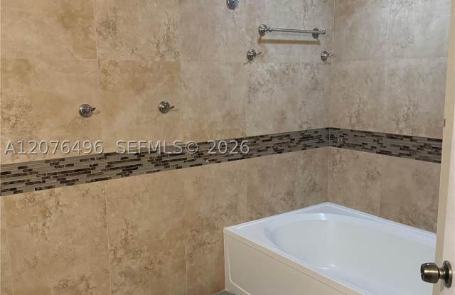 7909 Sanibel Dr Gallery 3
