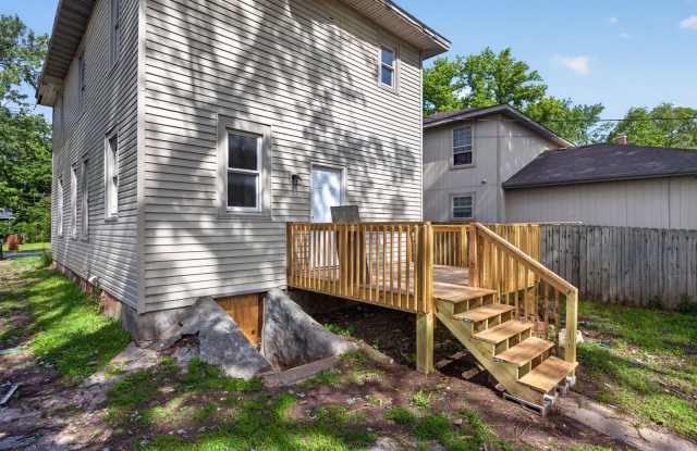 Rent This Spacious 3 Bedroom 2 Bath home Gallery 4