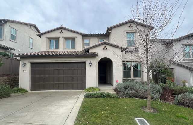 Beautiful Home With Large Primary Suite, Multiple Living Rooms, and more! photos photos