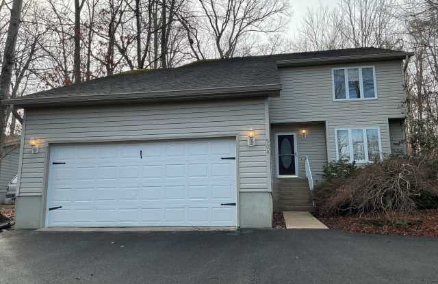 Welcome home! Sought after Lake of the Woods! photos photos